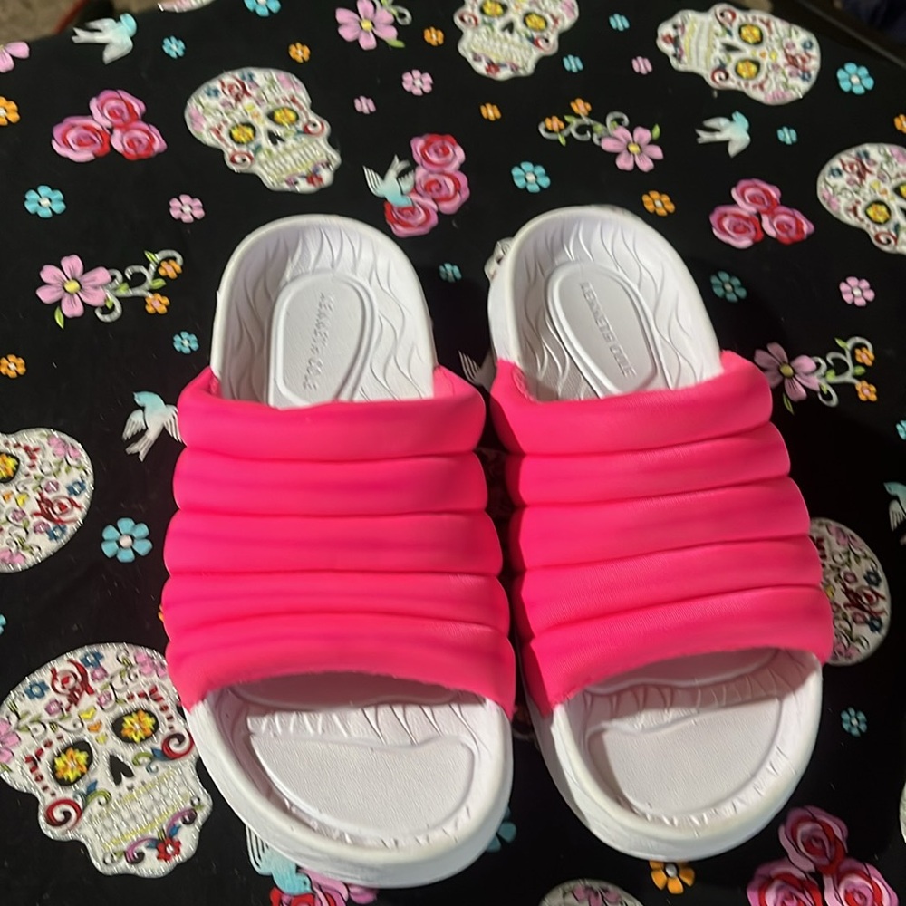 Kenneth Cole Women’s Pink Padded Slide Sandals | Size 8 | New Without Box - Picture 3 of 7
